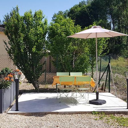Agreable Petite Maison Proche Joigny Chamvres Exteriör bild
