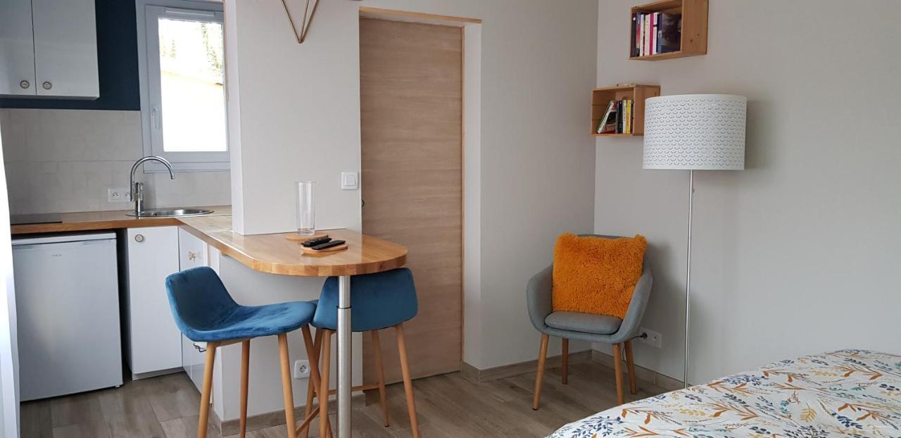 Agreable Petite Maison Proche Joigny Chamvres Exteriör bild