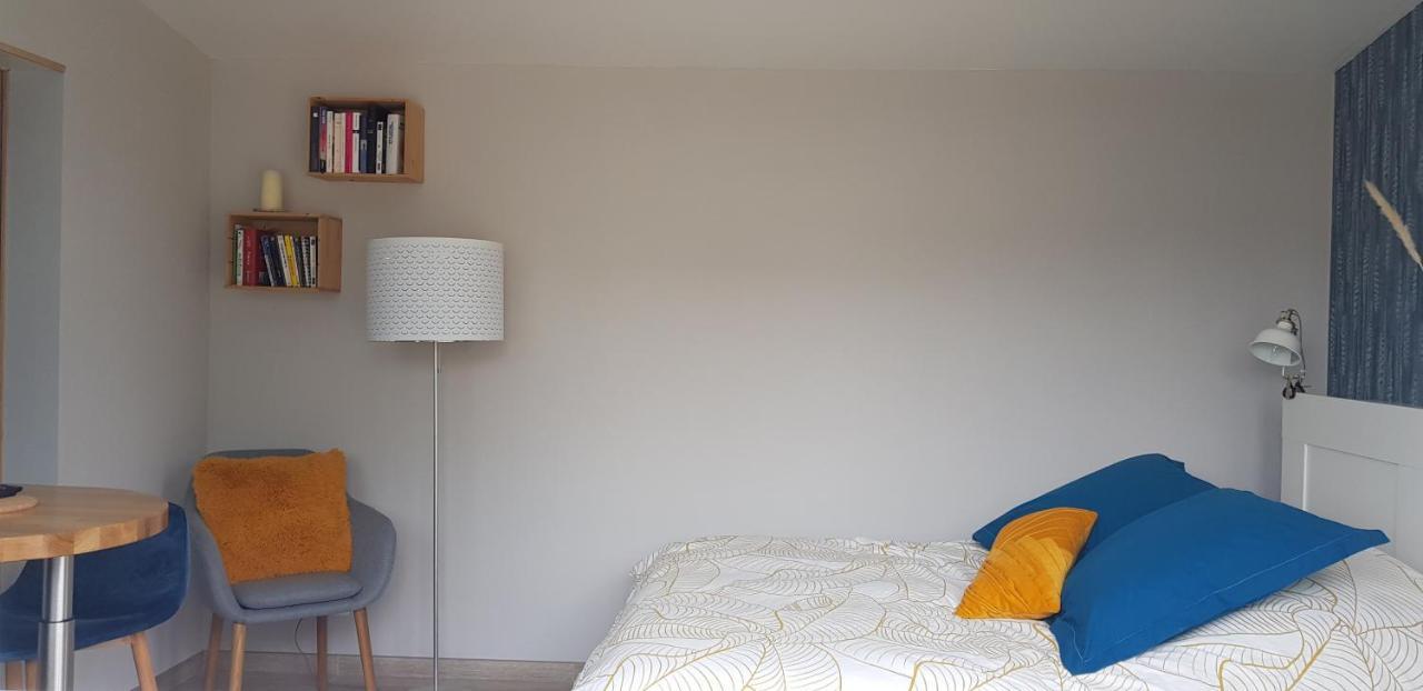 Agreable Petite Maison Proche Joigny Chamvres Exteriör bild