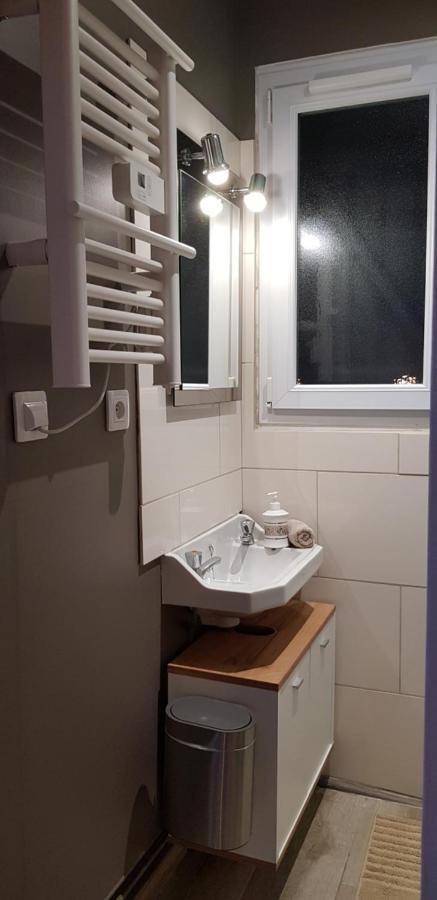 Agreable Petite Maison Proche Joigny Chamvres Exteriör bild